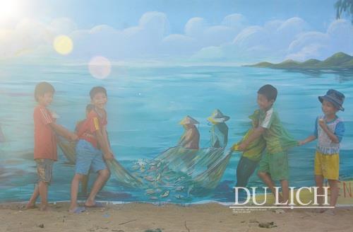 Another colourful murals of the fishing village